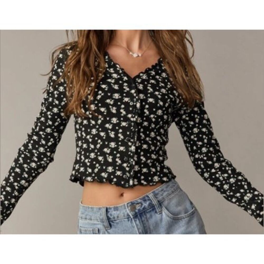 Francesca’s Floral Ribbed Button Front Top – Women’s Small Long Sleeve Stretchy